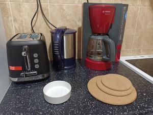Coffee and tea making facilities at Pagrati apartment Διαμέρισμα Παγκράτι