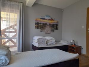Postel nebo postele na pokoji v ubytování Apartament pod Dębami