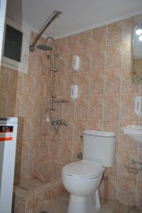 A bathroom at Pagrati apartment Διαμέρισμα Παγκράτι