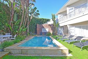 Swimming pool sa o malapit sa The Sir David Boutique Guest House