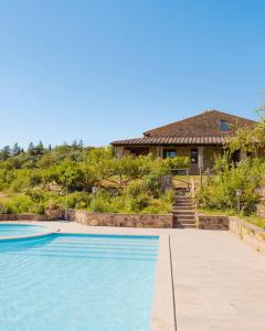 Bazén v ubytování Agriturismo Il Serraglio nebo v jeho okolí