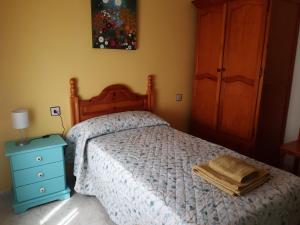 A bed or beds in a room at Casa El Reloj