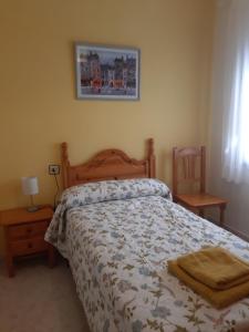 A bed or beds in a room at Casa El Reloj