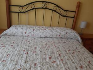 A bed or beds in a room at Casa El Reloj