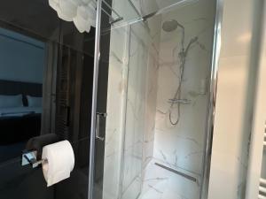 TecuciにあるOcaua Lui Cuzaのギャラリーの写真 +14枚の写真