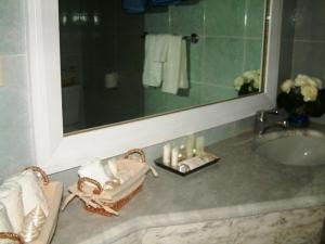 Bathroom sa Northshore Seaside Suites