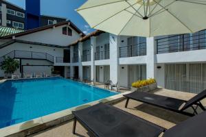 Bazén v ubytování The Nest Resort Patong nebo v jeho okolí