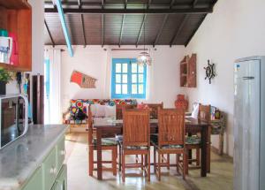 Reštaurácia alebo iné gastronomické zariadenie v ubytovaní Casa com wifi e churrasqueira na Praia do Espelho