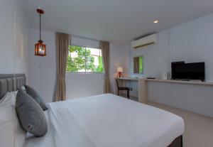 TV a/nebo společenská místnost v ubytování The Nest Resort Patong