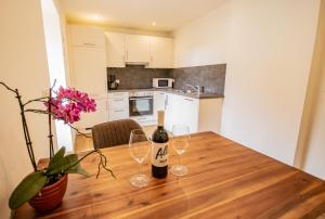 A kitchen or kitchenette at Cafe Max 2
