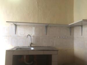 uma cozinha com um lavatório e uma prateleira em Zion INN em Kigali