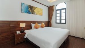 Giường trong phòng chung tại Jade Ha Long Hotel