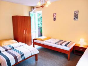 Ein Bett oder Betten in einem Zimmer der Unterkunft Mariano Michałowice