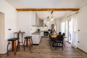 Kuchyňa alebo kuchynka v ubytovaní Apartman MISS Pridraga