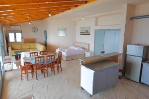 a kitchen and living room with a table and chairs at White Hotel in Borsh