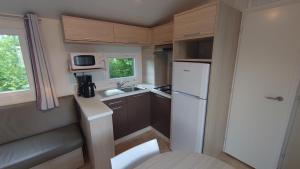Gallery image of Chalet 156 voor 6 personen De Kuilart 5-sterren camping in Friesland in Koudum