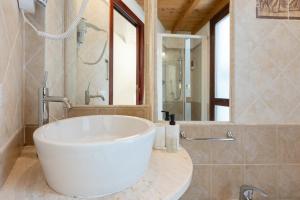 Koupelna v ubytování Cagliarifornia + 39 fotografií