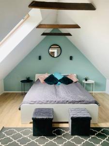 Posteľ alebo postele v izbe v ubytovaní IstEni apartman Zamárdi, akár 12 fő! Balaton