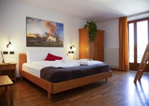 เตียงในห้องที่ Locanda Alpina a 1250 mt