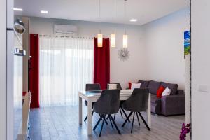 Posezení v ubytování Luxury with gallery, heated pool only for you-KLIS CRO