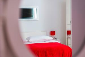 Postel nebo postele na pokoji v ubytování Luxury with gallery, heated pool only for you-KLIS CRO