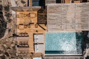 an overhead view of a swimming pool and a house at Alissachni Mykonos in Psarou