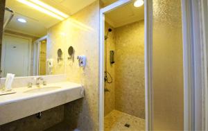 a bathroom with a sink and a shower at 台中H高樓景觀宅High-Rise Taichung in Taichung