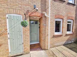 Gallery image of COMFORTABLE 4-Bed HOME WITH 3 BATHROOMS AND FREE PARKING! in Cambridge