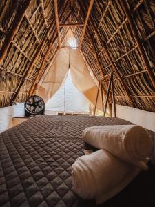 Un pat sau paturi într-o cameră la Macarena Paredon