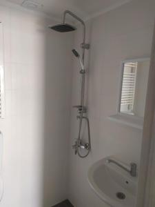 SOVA smart HOUSE tesisinde bir banyo