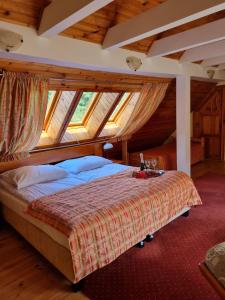 Postel nebo postele na pokoji v ubytování Hotel Karkonosze