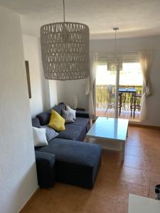 Posezení v ubytování Apartamento Tarifamar con piscina y aparcamiento