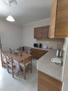 Kuchyň nebo kuchyňský kout v ubytování Konomi Residence-Marilena Apartment + 5 fotografií