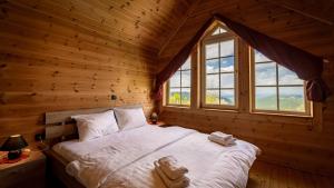 Postel nebo postele na pokoji v ubytování Gorski park Kupjak