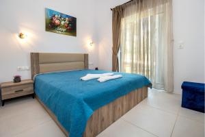 A bed or beds in a room at AVGOUSTIDIS APARTMENTS