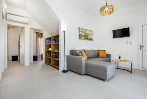 A television and/or entertainment centre at AVGOUSTIDIS APARTMENTS
