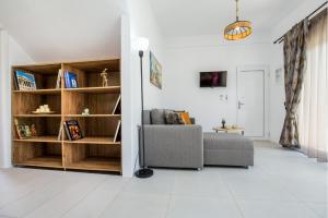 A seating area at AVGOUSTIDIS APARTMENTS