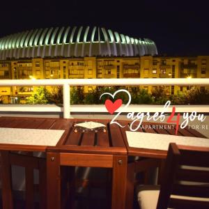 Reštaurácia alebo iné gastronomické zariadenie v ubytovaní Zagreb4you Apartments