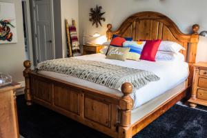 מיטה או מיטות בחדר ב-The New Brunswick Bed and Breakfast