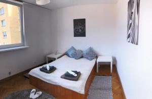 En eller flere senge i et værelse på Apartment Świętojerska