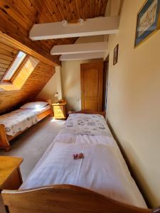 Postel nebo postele na pokoji v ubytování Hotel Karkonosze