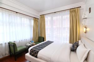 Rúm í herbergi á Hotel M Square Pvt.Ltd