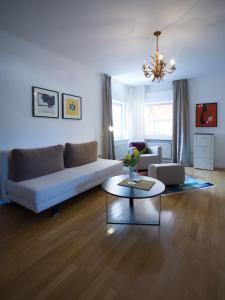 a living room with a couch and a table at Gästehaus Stadtmitte in Merzig