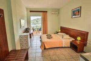 A bed or beds in a room at Amfitriti Hotel & Studios