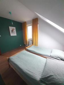 Postel nebo postele na pokoji v ubytování Dom w okolicach Czchowa