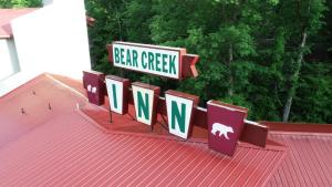 Afbeelding uit fotogalerij van Bear Creek Inn Gatlinburg, TN in Gatlinburg