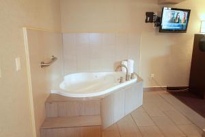 Et bad på Travel Inn & Suites Flemington