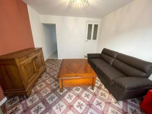 a living room with a couch and a coffee table at LA MAISON IM in Avignon