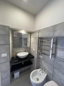 Een badkamer bij Off House Borgo Suite, Nettuno - 2025 Giubileo -
