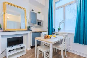 Kuchyň nebo kuchyňský kout v ubytování Lovely Bail - Studio au calme - WIFI